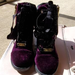 Like new girls Juicy Couture Purple suede boots